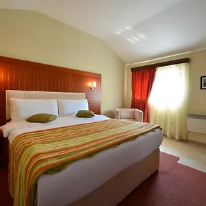 5 Hotel